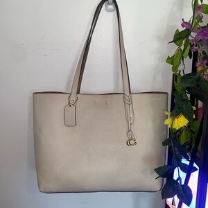 Coach tote in signature coated canvas- chalk white